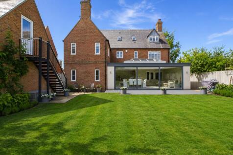 Fermyn Close, Brigstock, Northamptonshire, NN14