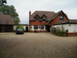 Gorley Lodge, Ringwood Road, Fordingbridge SP6 2EY