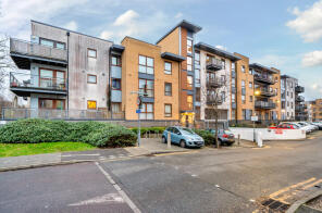 122, Howlands Court, Commonwealth Drive, Three Bridges, Crawley RH10 1AW