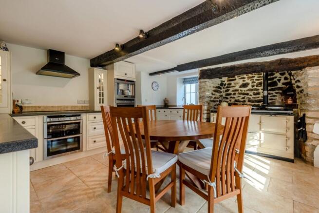 Kitchen/B'fast Room