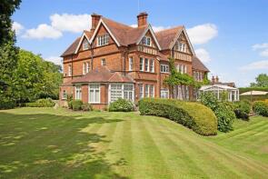 Flat 5, 73 Ponsbourne Manor, Newgate Street Village, Hertford SG13 8QR