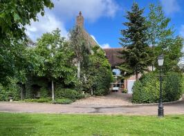 15, Hazel Grove, Kingwood, Henley-on-thames RG9 5NH