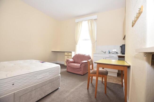 Bedsit 1.jpg