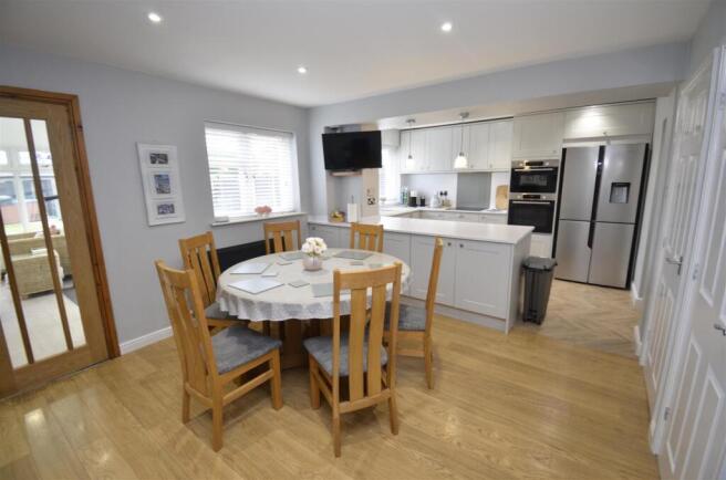KITCHEN/ DINER