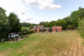 Whitegates, Smallfield Road, Horne RH6 9JS