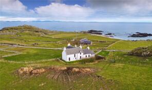 Hynish House, B8066 Through Hynish From Mannal House To Hynish Farm Gate, Isle Of Tiree PA77 6UD