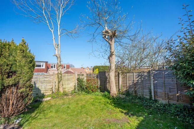 4 Easthall Close garden.jpg