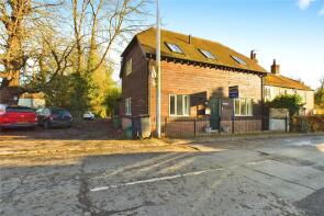 1, Naylors Barn, Station Road, Woolhampton, Reading RG7 5SQ