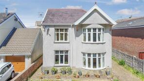 3, Maes Mawr Road, Crynant SA10 8SY