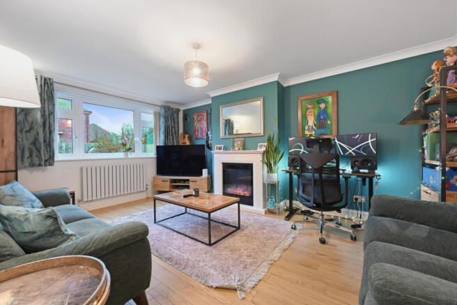 2 Bedroom Ground Floor Maisonette