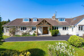 Dever, Farm Lane, Shurdington, Cheltenham GL51 4XN