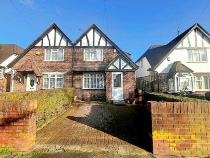 Bennetts Avenue, Greenford