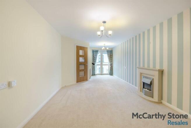 8630891-interior01.jpg