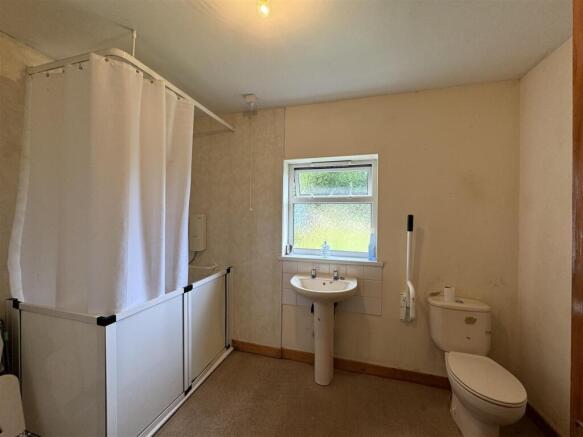 SHOWER ROOM