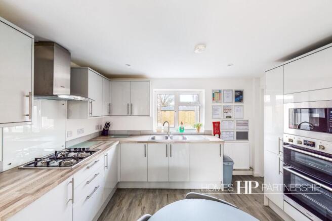 Communal Kitchen/Dining Area