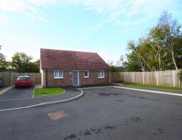 13, Coed Y Dderwen, Cwmgwili, Llanelli SA14 6DZ