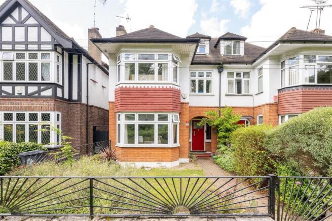 Mapperley Drive, IG8