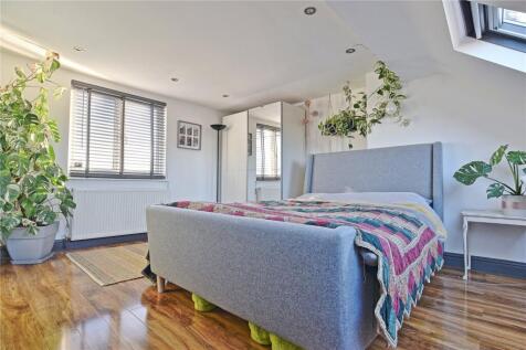Ferndale Road, The Headlands, Northampton, NN3