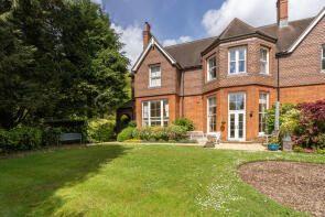 Flat 3, Rokefield House, Rokefield, Dorking RH4 3NZ