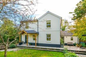 2, Railway Cottages, Cowfold Road, Horsham RH13 8LU