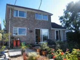 64, Lower Woodside, St. Austell PL25 5EQ