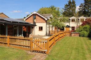 Oshumade, Hall Lane, Lutterworth LE17 4LN