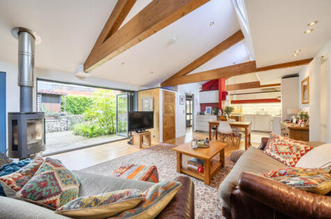 North Drive, Littleton, Winchester