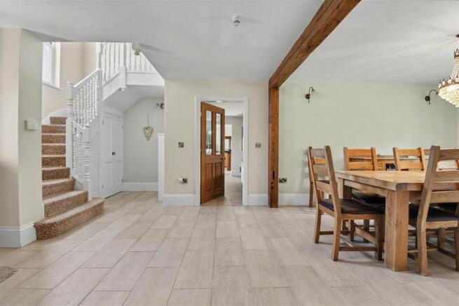 ENTRANCE HALLWAY/DINING