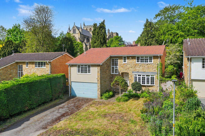 8 Cathedral Close