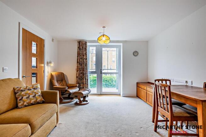 8594659-interior04-800.JPG