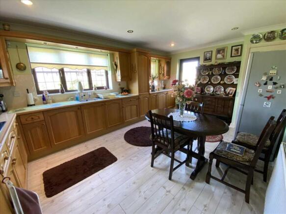 Dining Kitchen: