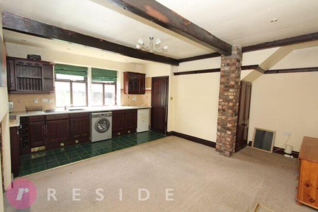Lounge/Dining Area