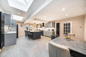 70, Hare Hill, Addlestone KT15 1DN