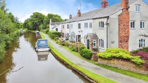18, Canalside Cottages, Chester Road, Preston Brook, Runcorn WA7 3AQ