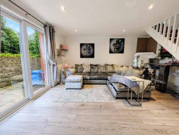 LIVINGROOM