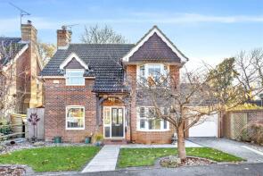 18, Woodlands Walk, Horsham RH13 6JG
