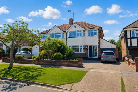 Dukes Avenue, Theydon Bois