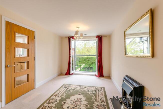 8686999-interior16.jpg