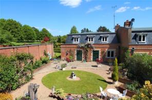 6, The Courtyard, Sheffield Park, Uckfield TN22 3QW