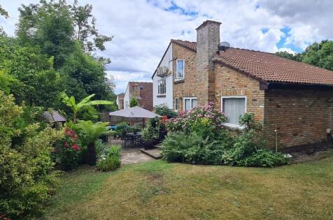 Warbank Lane, Kingston upon Thames, KT2