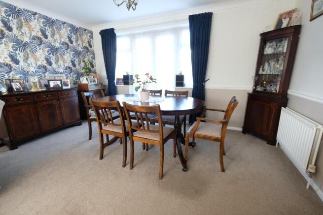SITTING/DINING ROOM