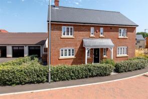 Pippins, Cotlake Drive Killams Park, Taunton TA1 3GL