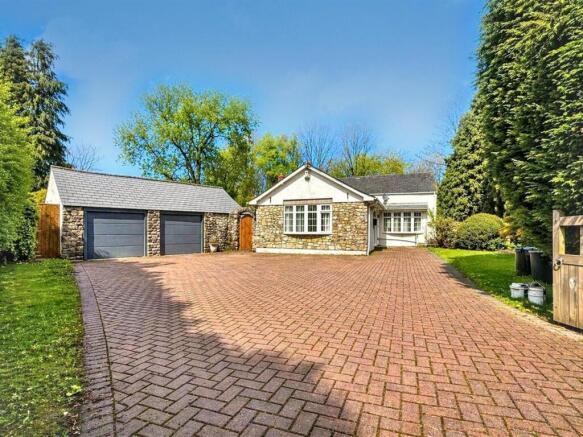 Charming Stone Cottage with Double Garage in Soug