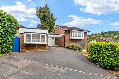 Dunedin Drive, Caterham, CR3 6BA