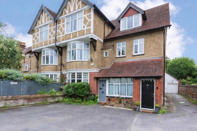 Ground floor flat with garage