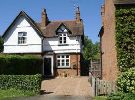2, Court Cottages, Wolverton Road, Stratford-upon-avon CV37 0HE