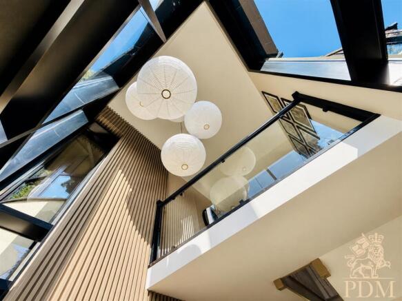 9 Middleton Creasent Beeston - Lobby.jpg