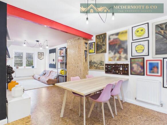 Dining/lounge area