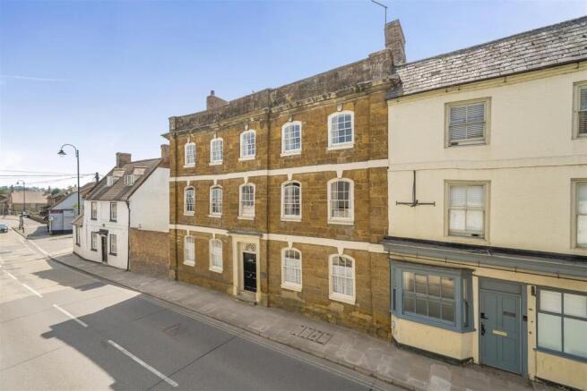 Highcroft House, 157 Watling Street East, Towceste