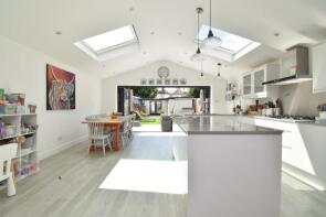 126, Cottimore Avenue, Walton-on-thames KT12 2AG